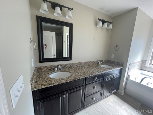 2002 LANDCASTER Court