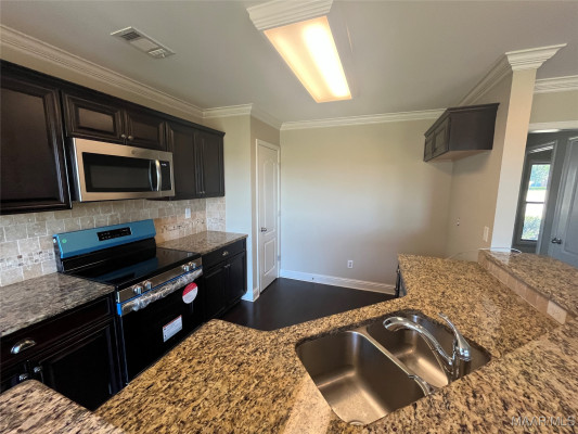 2002 LANDCASTER Court