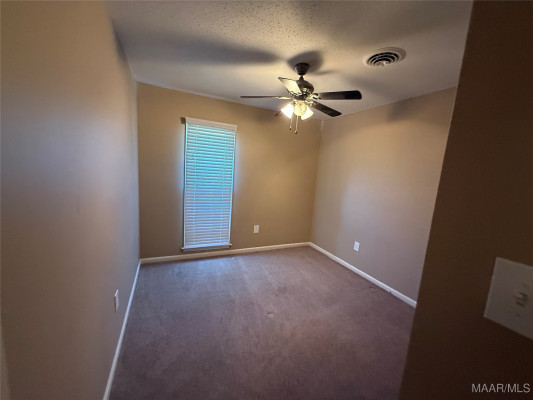 212 W Vanderbilt Loop