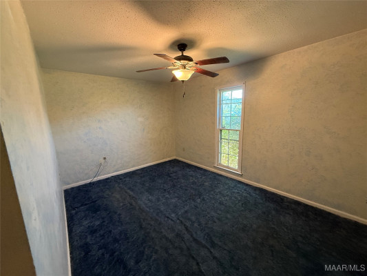 212 W Vanderbilt Loop