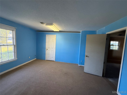 212 W Vanderbilt Loop