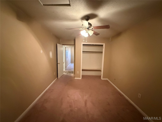 212 W Vanderbilt Loop