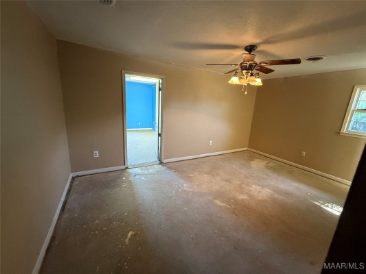 212 W Vanderbilt Loop