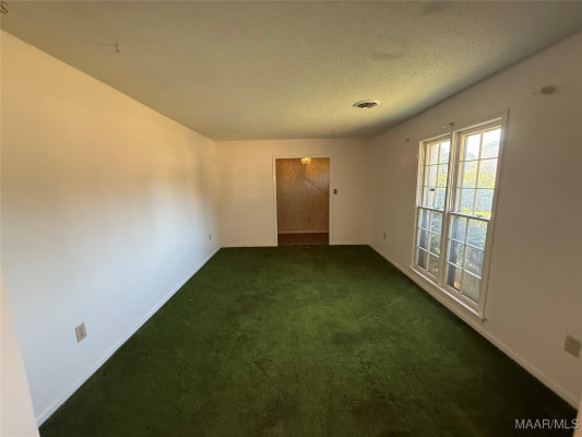 212 W Vanderbilt Loop