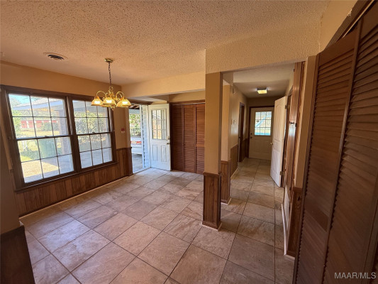 212 W Vanderbilt Loop