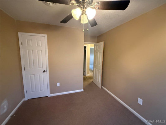 212 W Vanderbilt Loop