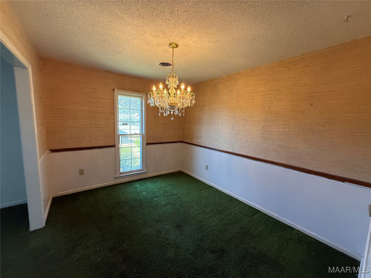 212 W Vanderbilt Loop