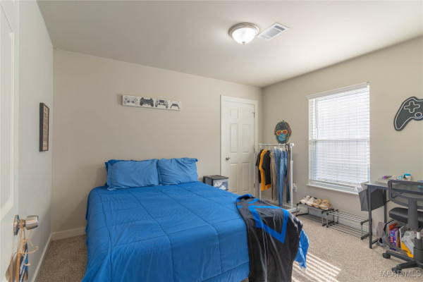 6136 Burbank Crossing Loop