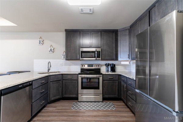 6136 Burbank Crossing Loop