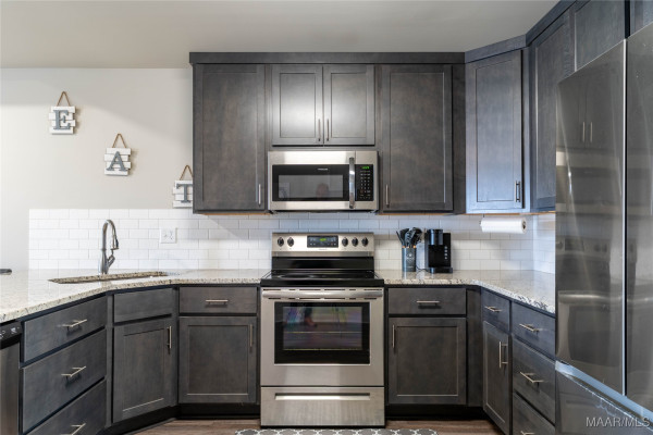 6136 Burbank Crossing Loop