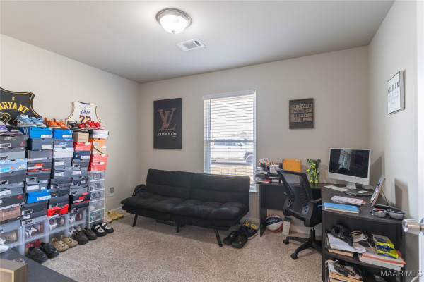 6136 Burbank Crossing Loop