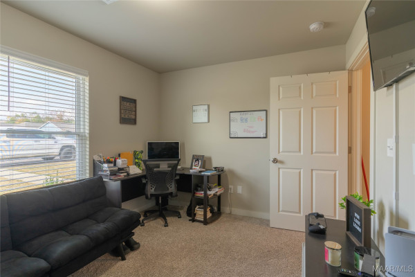 6136 Burbank Crossing Loop