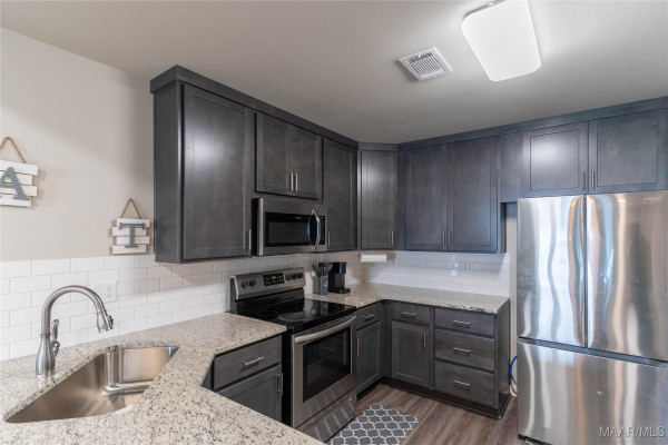 6136 Burbank Crossing Loop