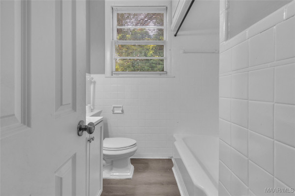 2035 Commodore Circle