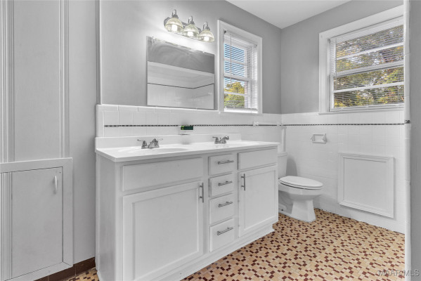 2035 Commodore Circle