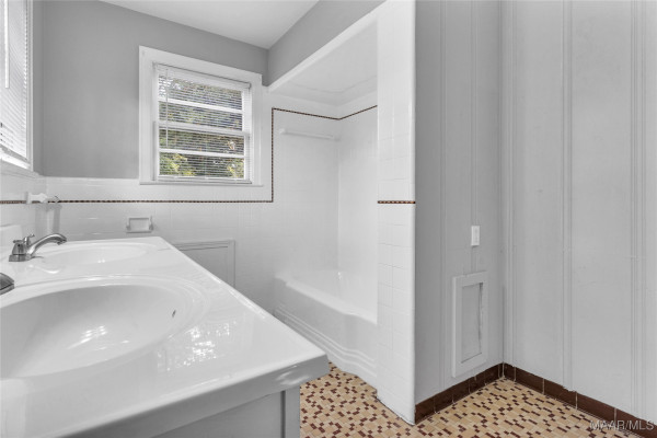 2035 Commodore Circle