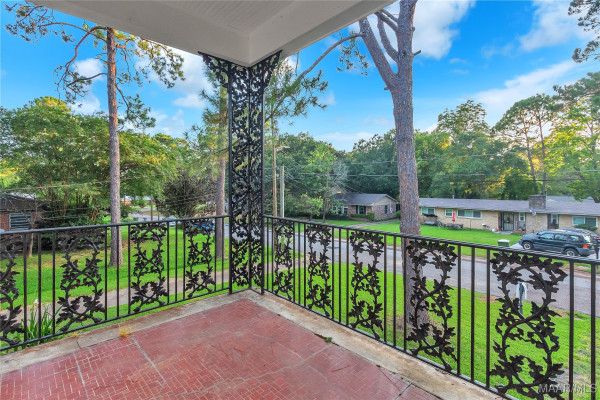 2035 Commodore Circle