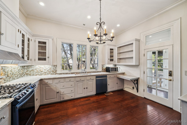 1311 Woodward Avenue