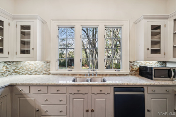 1311 Woodward Avenue