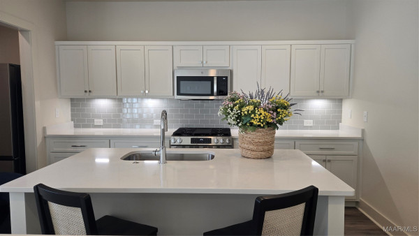 4517 Broadwick Street