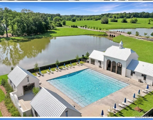 4517 Broadwick Street