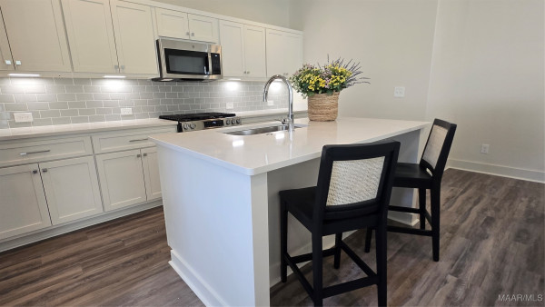 4517 Broadwick Street