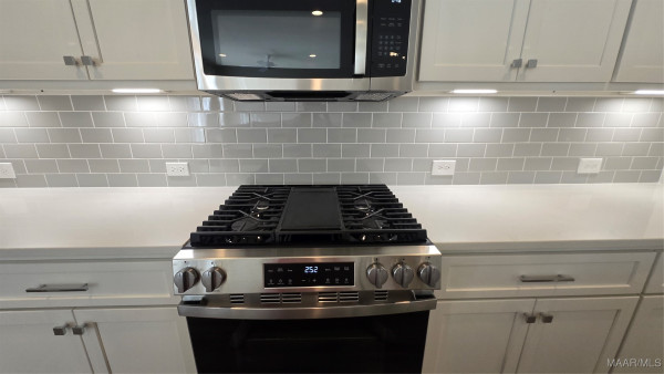 4517 Broadwick Street