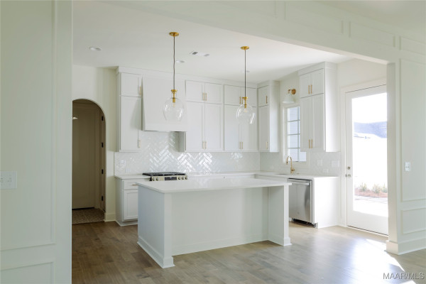 4610 Broadwick Street