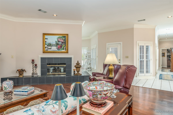 8189 Longneedle Place