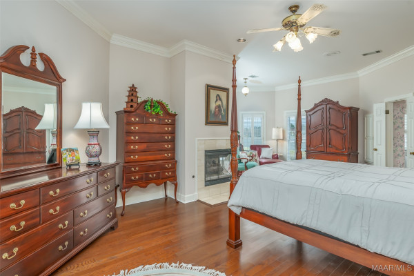 8189 Longneedle Place