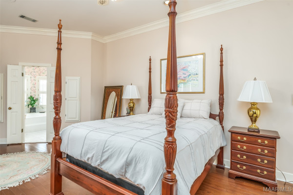 8189 Longneedle Place