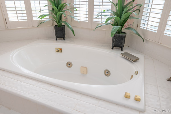 8189 Longneedle Place