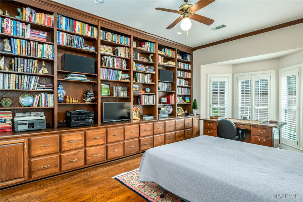 8189 Longneedle Place