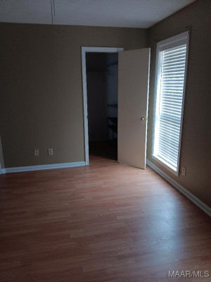 1049 COUNTRYSIDE Lane