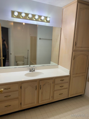 1049 COUNTRYSIDE Lane