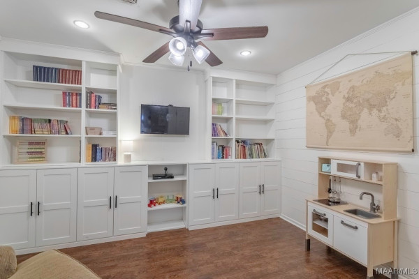 3855 MARIE COOK Drive