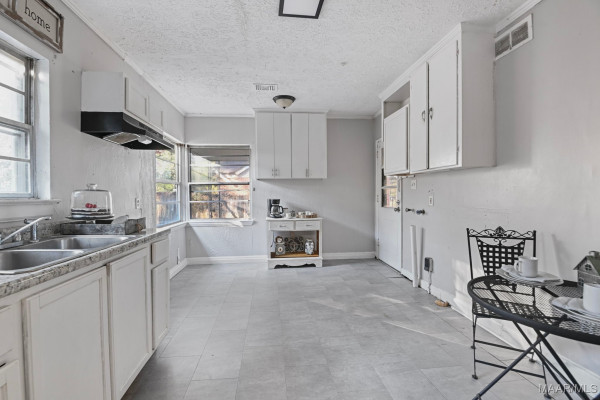 3460 CLOVERDALE Road