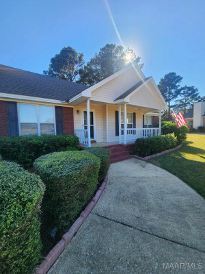 1715 FORMOSA Court