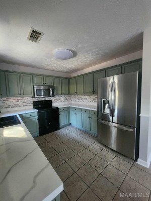 1715 FORMOSA Court