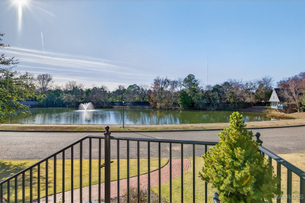 3737 Lockwood Lane