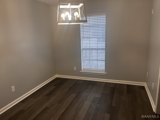 712 E Gardendale Drive