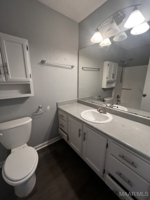 712 E Gardendale Drive