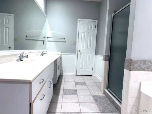 6121 Bell Road Manor