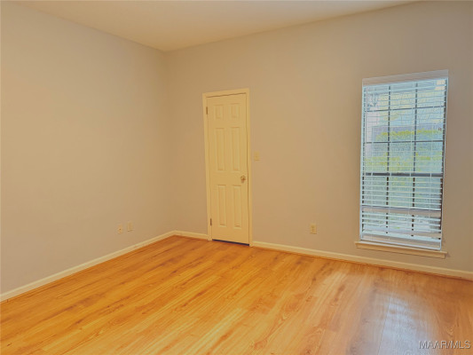 6121 Bell Road Manor