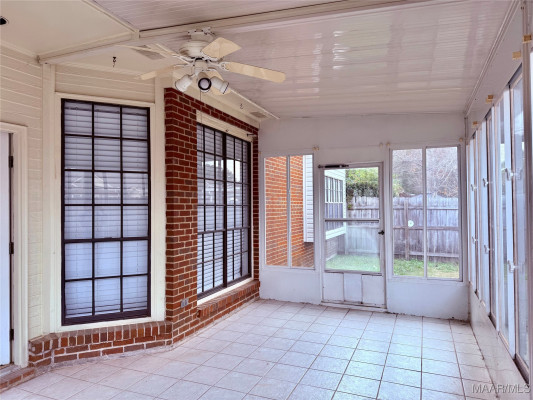 6121 Bell Road Manor