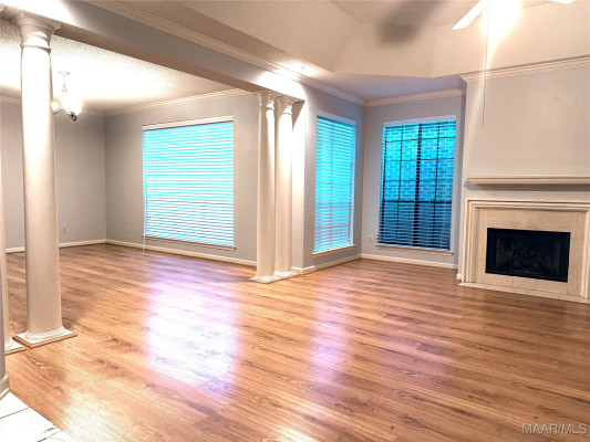 6121 Bell Road Manor