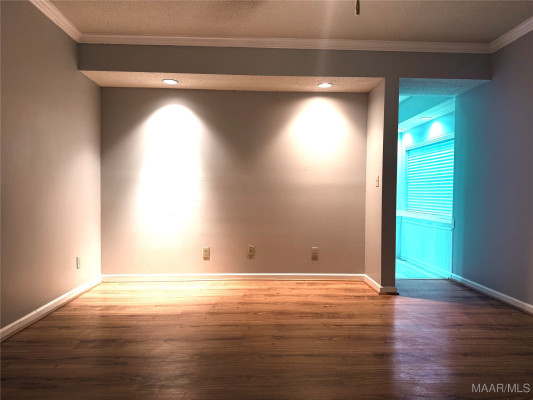 6121 Bell Road Manor