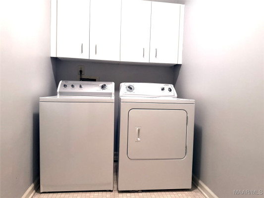 6121 Bell Road Manor