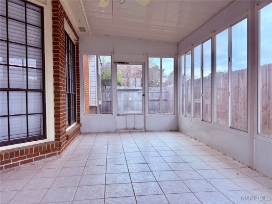 6121 Bell Road Manor