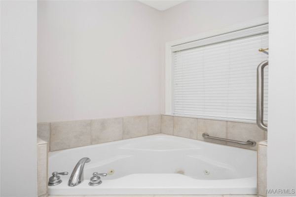 5540 Ash Grove Circle